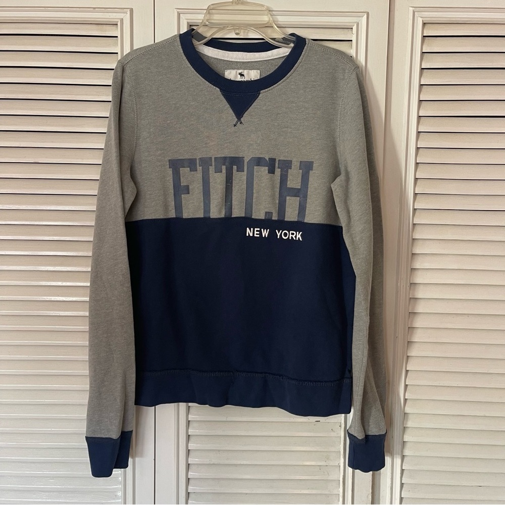 Abercrombie Kids Black and White Logo
Crewneck Sweatshirt Size 15/16 - Picture 1 of 6